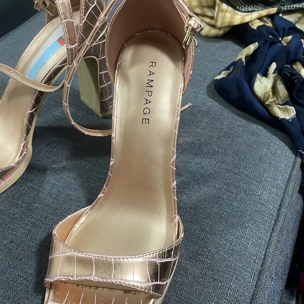Cute heels - Picture 2 of 4